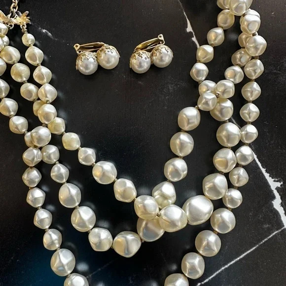 Lot of Vintage Jewelry (10pcs). Necklaces, Chokers, and Earrings. Pre-owned. - Picture 5 of 15